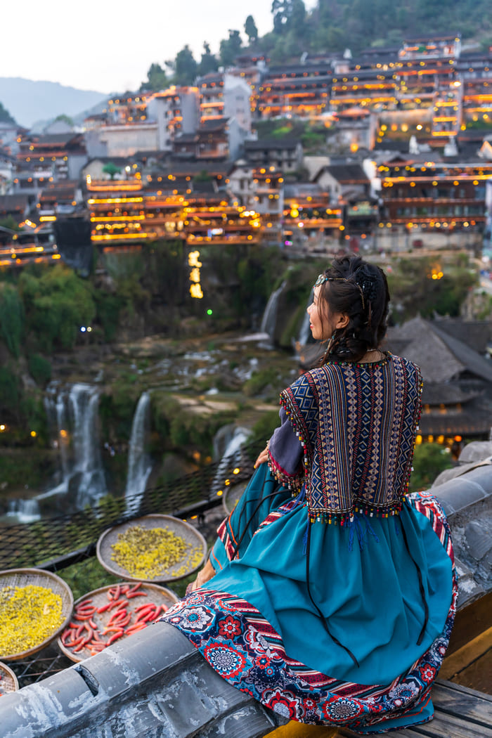 Chinese women in Lijiang
